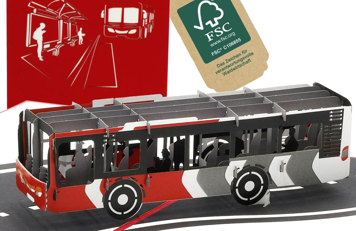 roter bus mit fahrgaesten in einer karte