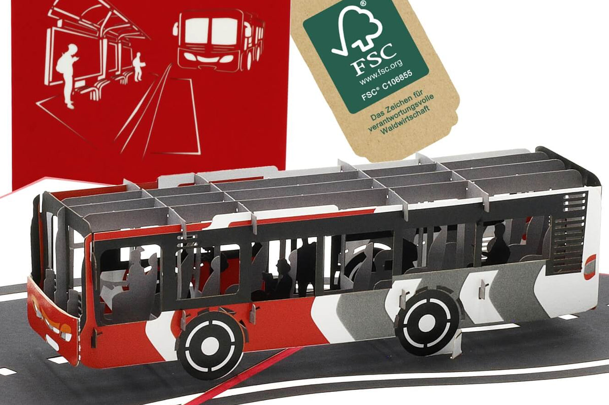 roter bus mit fahrgaesten in einer karte