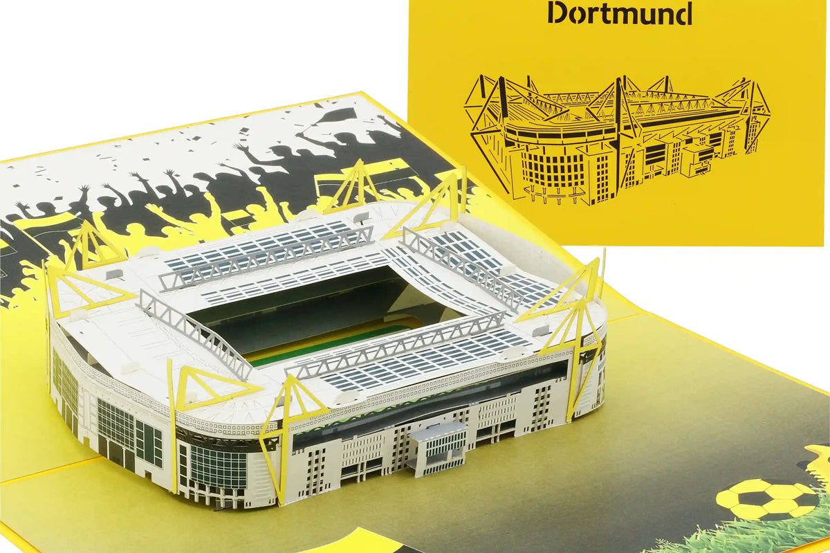 Aufgeklappte Pop-up-Karte mit einem detailreichen Modell eines Fußballstadions und einer gelben Karte mit einem schwarzem Scherenschnitt des Stadions und dem Schriftzug Dortmund.