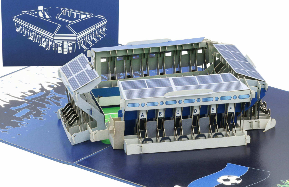 Aufgeklappte Pop-up-Karte mit einem detailreichen Stadionmodell von Mannheim und einer kleinen Illustration des Stadions mit dem Schriftzug 'MANNHEIM' im Hintergrund