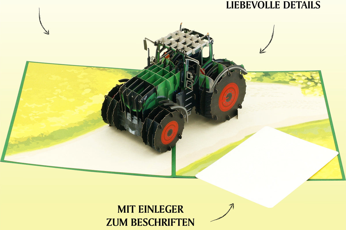 Aufgeklappte Pop-up-Karte mit detailreichem Traktor Modell aus Papier auf einem Feldweg und einem passenden Einleger zum Beschriften