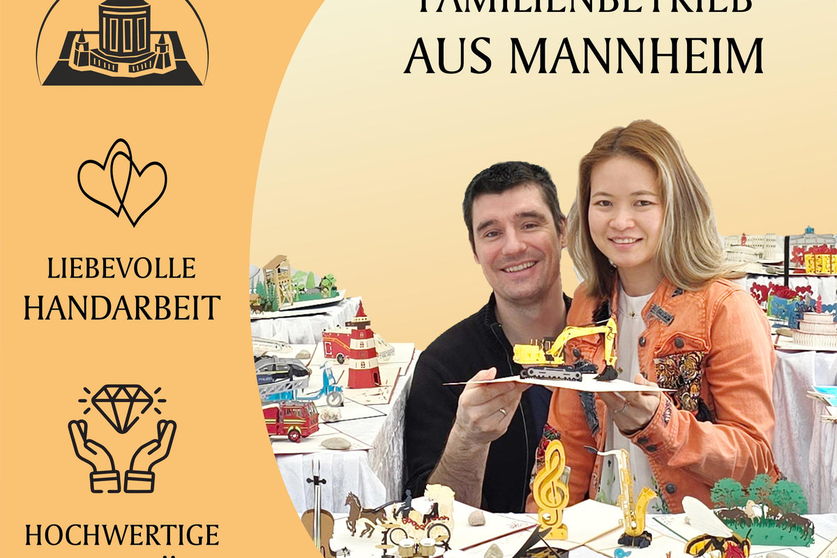 Die Gründer Christian und Tram von design3DKarten mit Pop-up-Karten, dazu die Hinweise Familienbetrieb aus Mannheim, liebevolle Handarbeit und hochwertige Qualität.