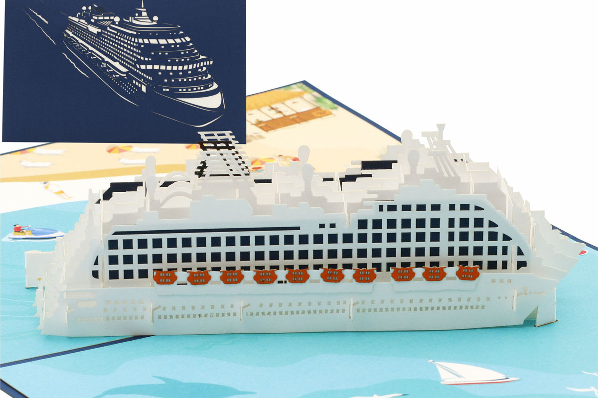 Aufgeklappte Pop-up-Karte mit einem weißen Kreuzfahrtschiff auf türkisem Meer, dahinter die blaue Kartenvorderseite mit Schiffs-Scherenschnitt.