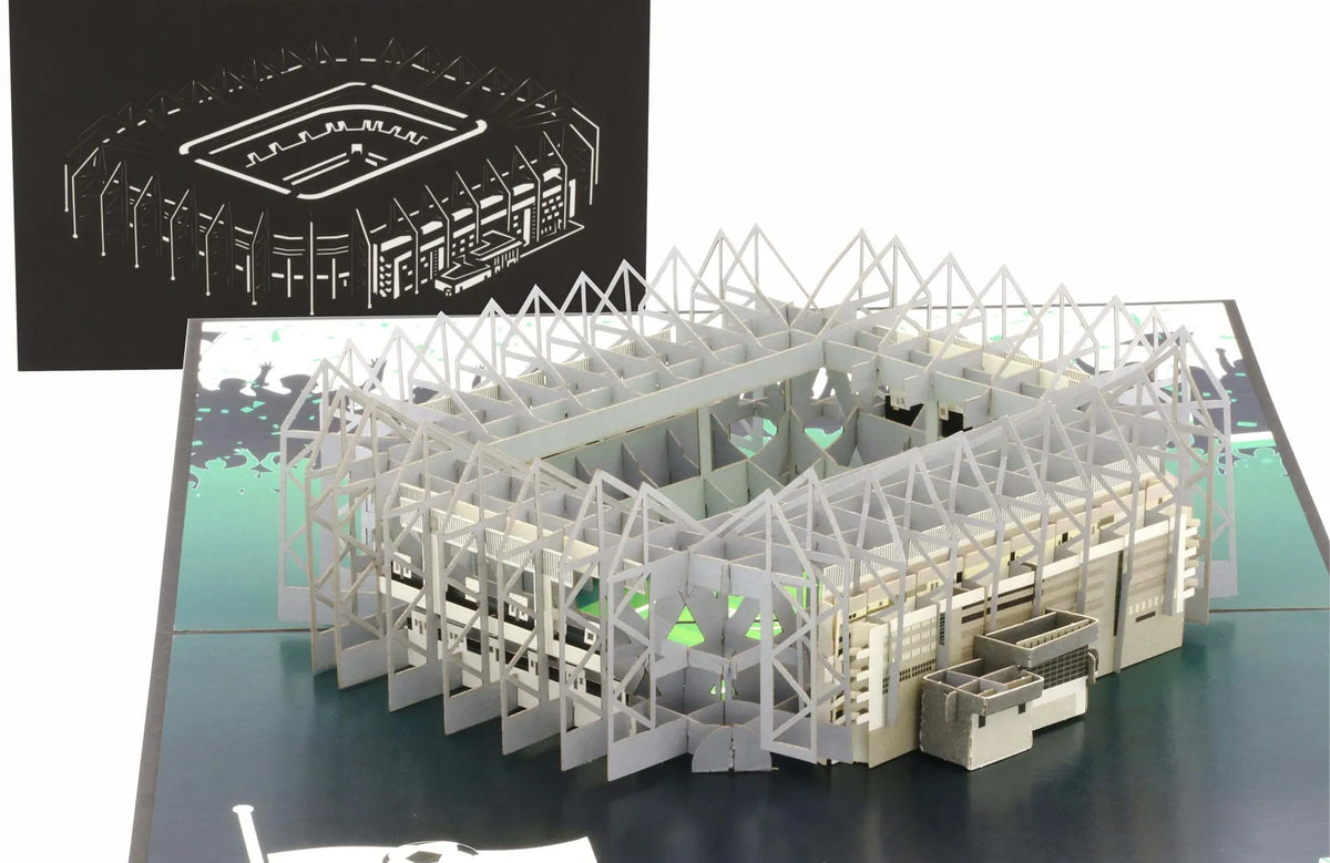 pop up karte Fußballstadions mit aufgeklappten Tribünen und angedeutetem Spielfeld, im Hintergrund ist eine schwarze Karte mit Lasercut MÖNCHENGLADBACH.
