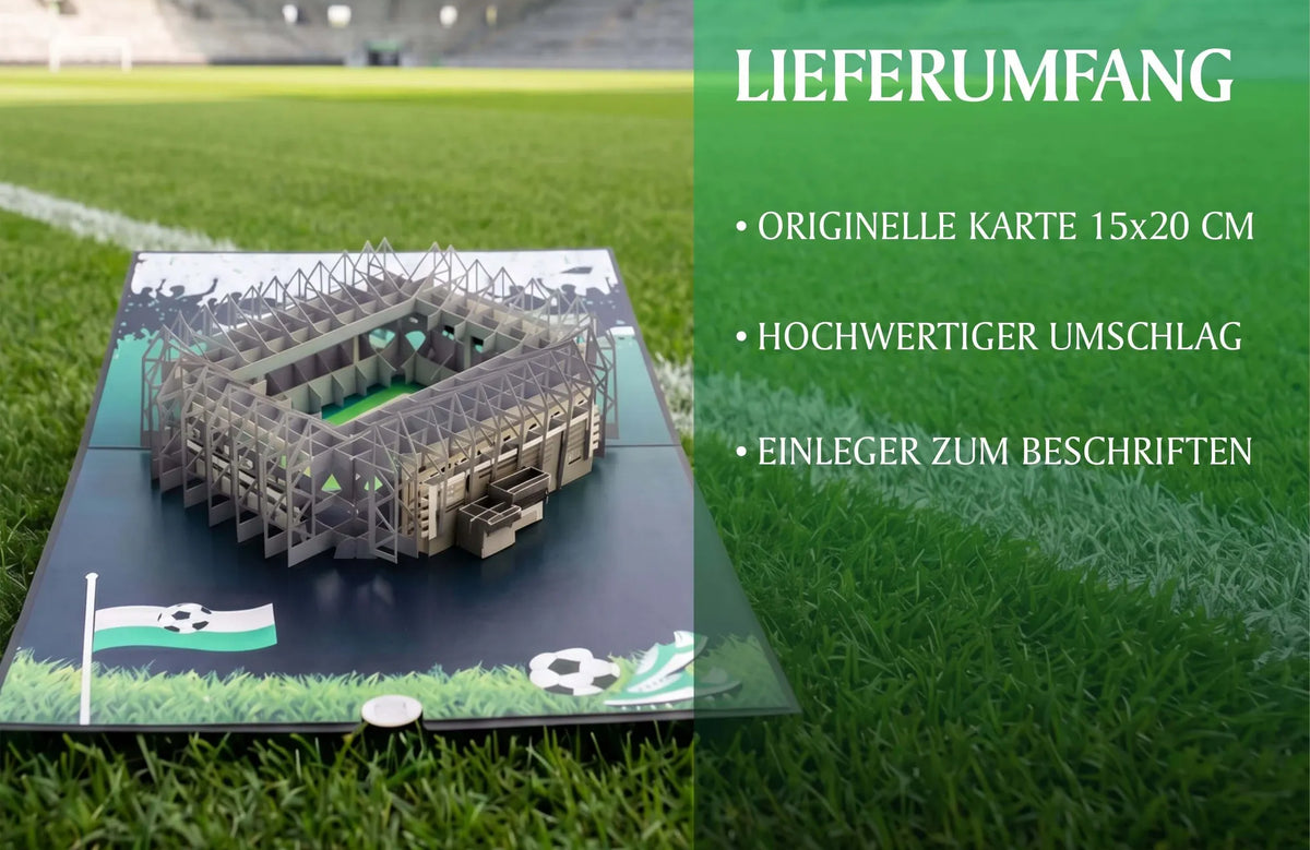 Aufgeklappte Pop-up-Karte mit filigranem Stadionmodell in Mönchengladbach auf dem Rasen im Stadion.