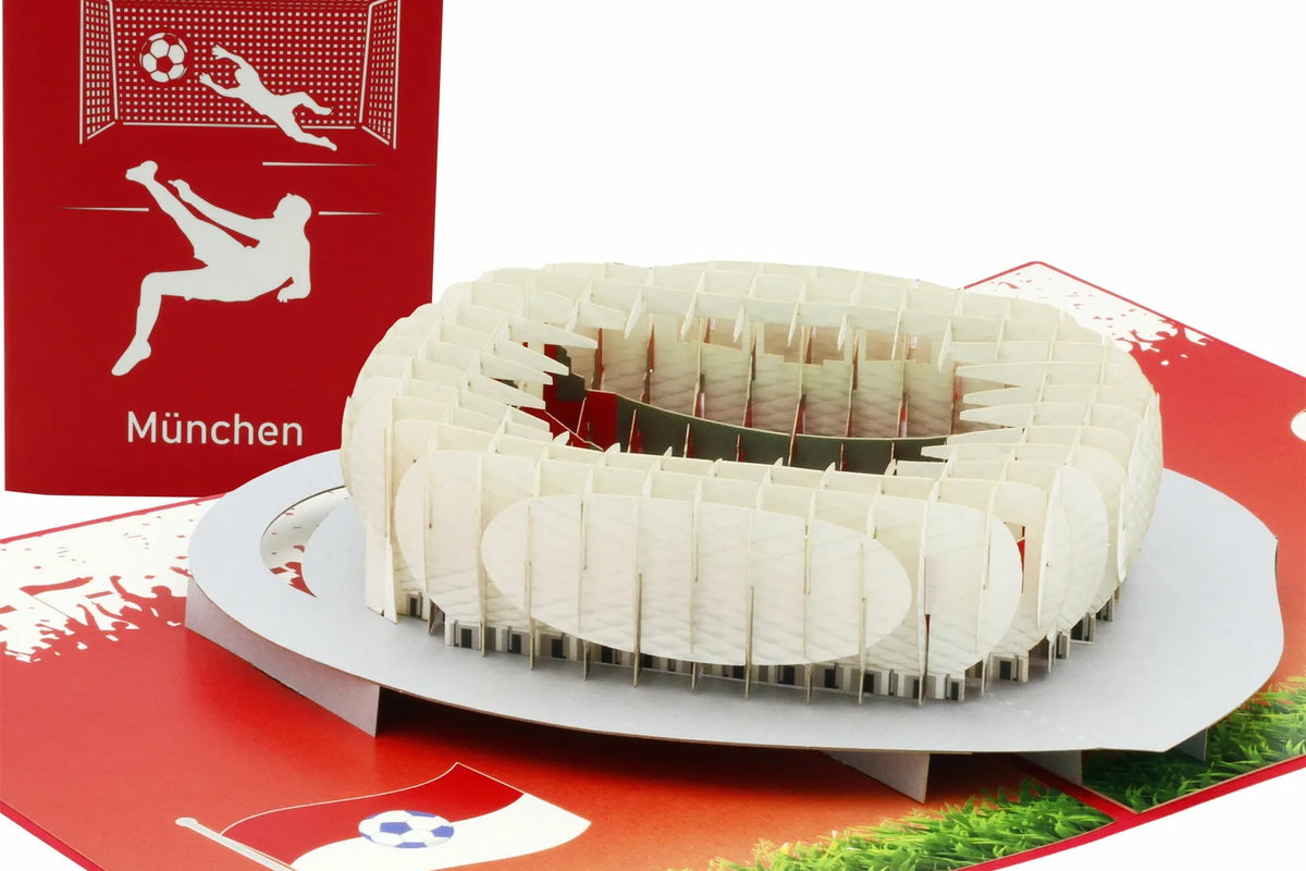 Pop-up Karte mit einem Stadionmodell und Fußballmotiven, ideal für Fußballfans und als Geschenk aus München.