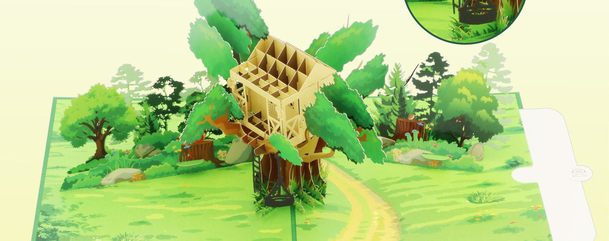 grüne pop up karte mit einem Baumhaus auf der Wiese, einer Reifenschaukel und einem Wald mit Tieren