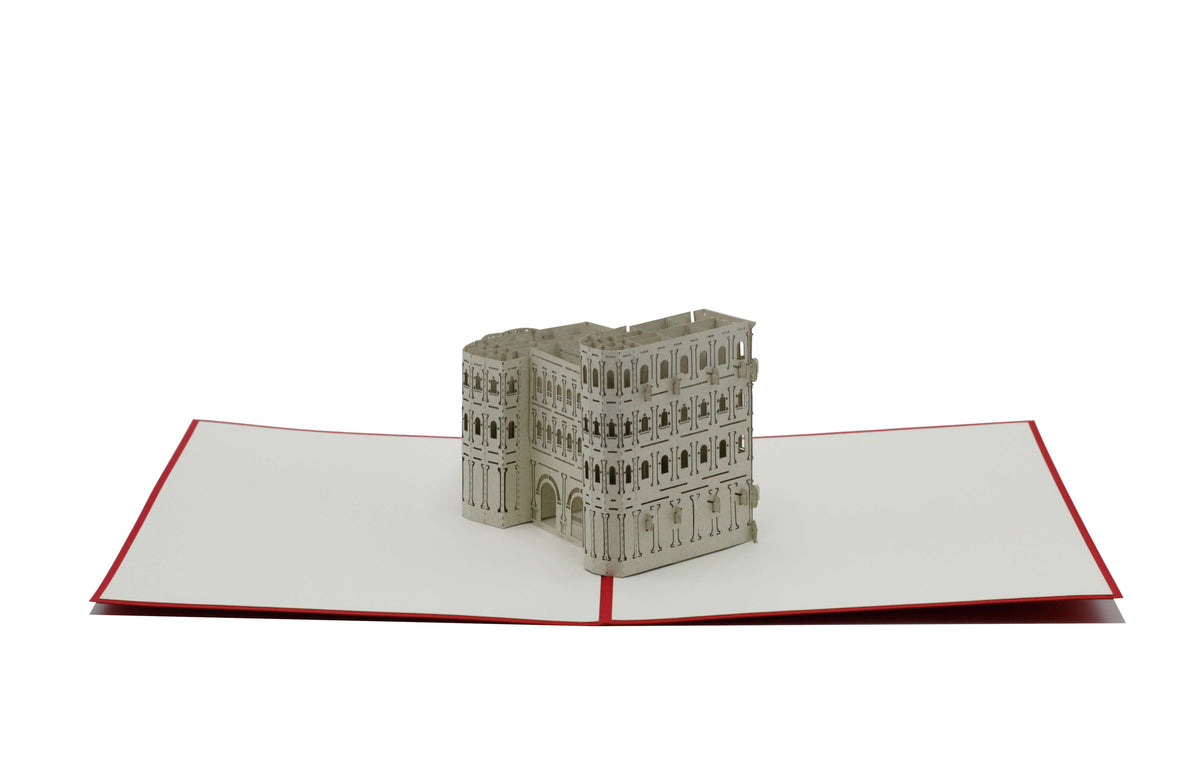 Aufgeklappte Pop-up-Karte mit der Porta Nigra, frontal fotografiert.