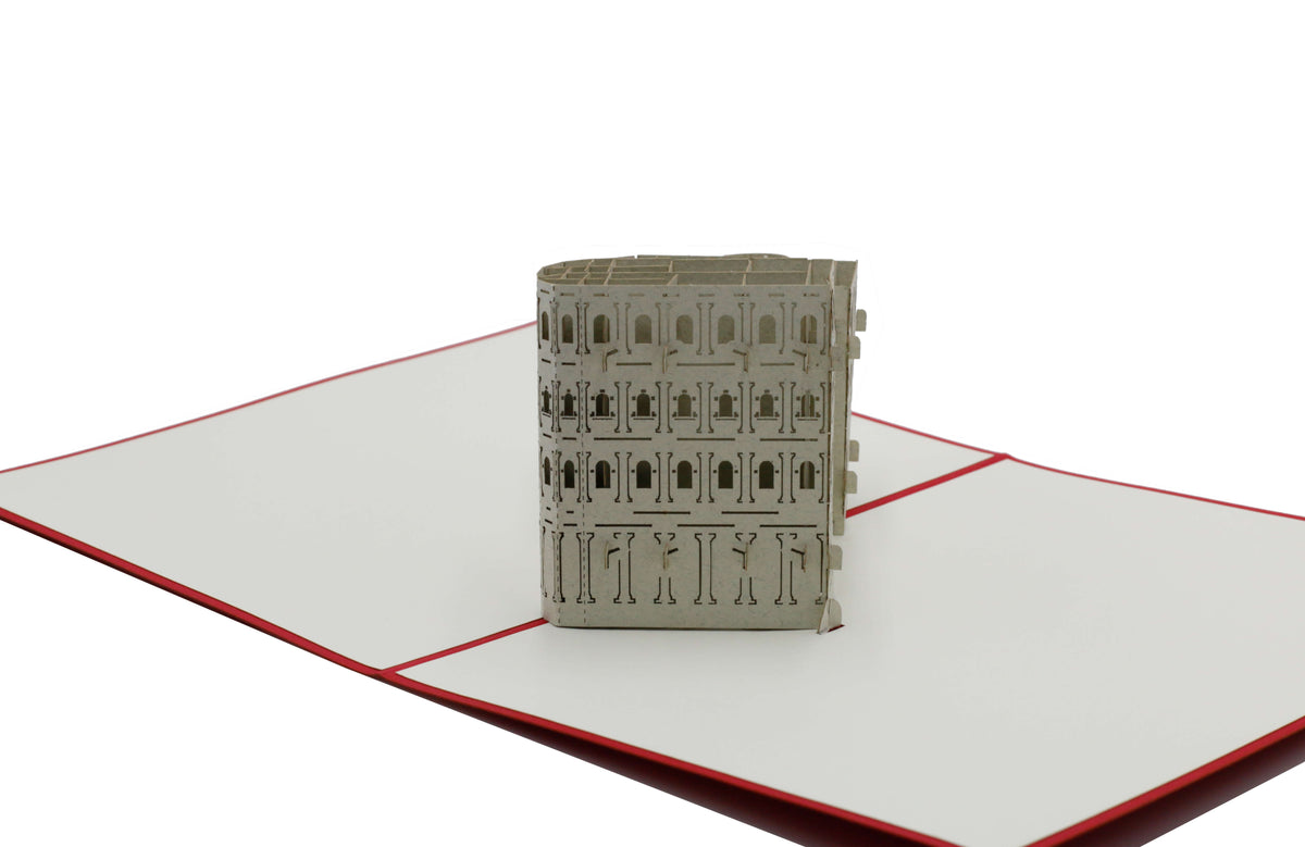 Aufgeklappte Pop-up-Karte mit der Porta Nigra in Trier, von schräg oben fotografiert.