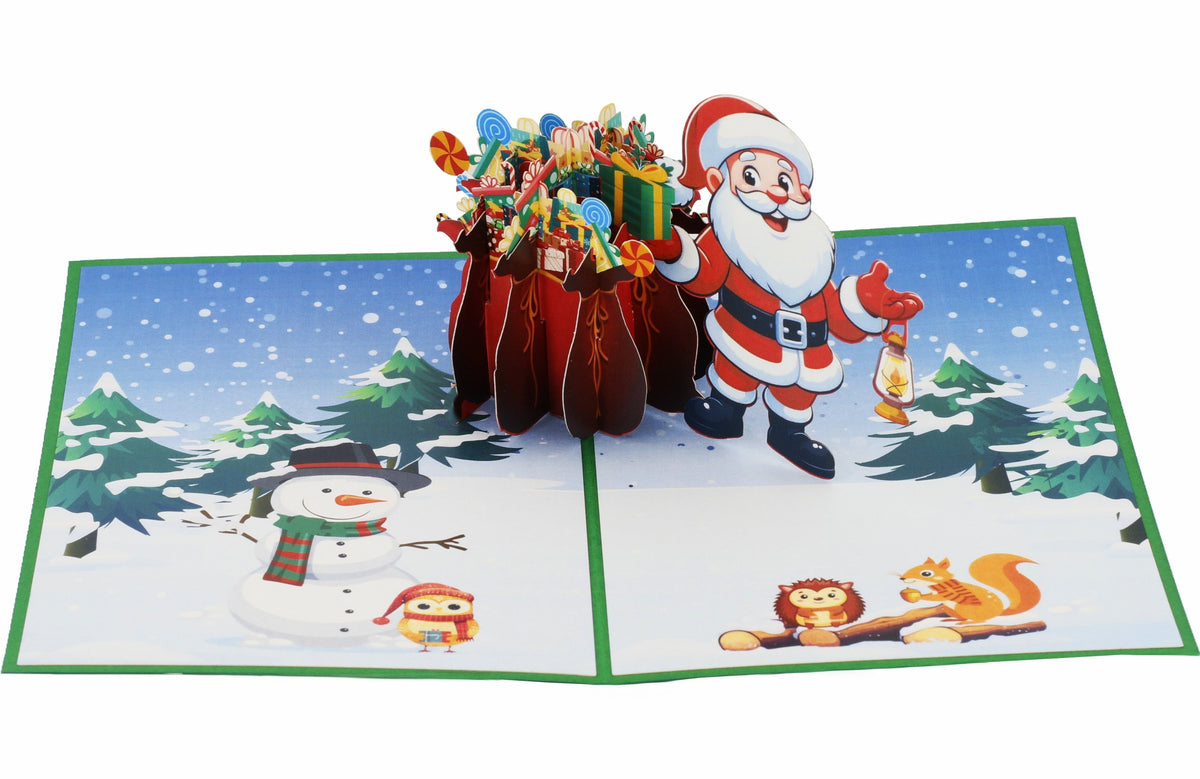 Aufgeklappte Pop-up-Karte mit Nikolaus, Laterne und prall gefülltem Geschenkesack in einer verschneiten Winterlandschaft, davor ein Schneemann, eine Eule, ein Igel und ein Eichhörnchen.