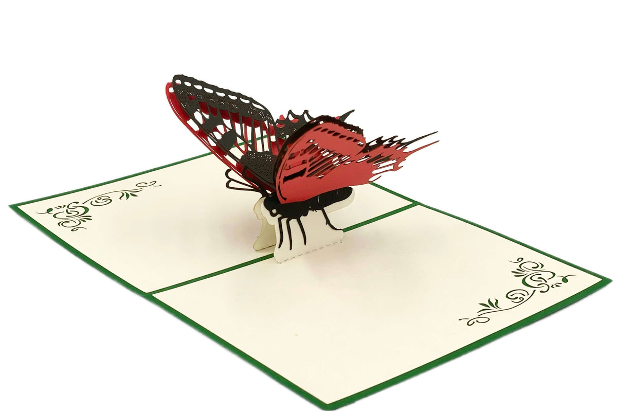Aufgeklappte Pop-up-Karte mit einem rot-schwarzen Schmetterling, schräg von der Seite fotografiert.