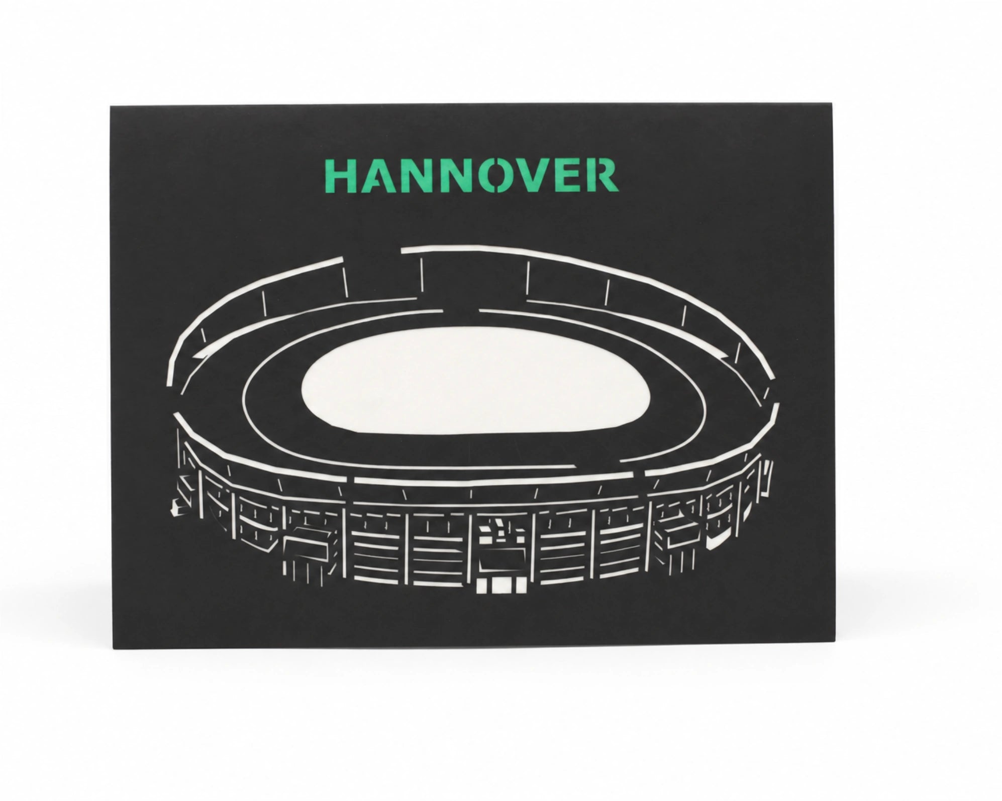 Pop-up-Karte Hannover geschlossen: schwarzes Cover mit lasergeschnittenem Fußballstadion und grünem Schriftzug HANNOVER