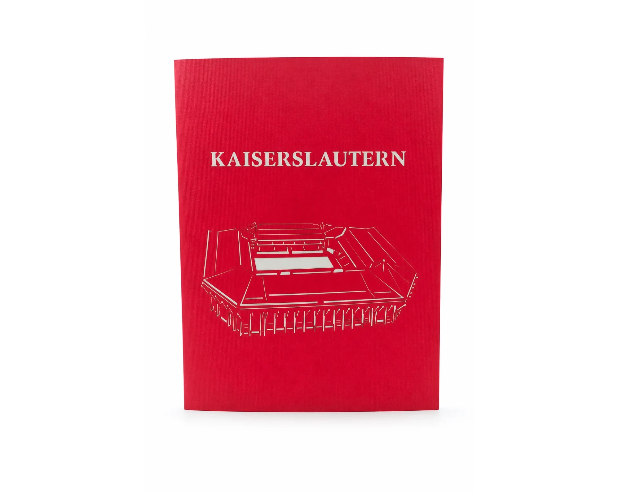 Pop-up-Karte Kaiserslautern geschlossen: rotes Cover mit lasergeschnittenem Stadion und Schriftzug KAISERSLAUTERN