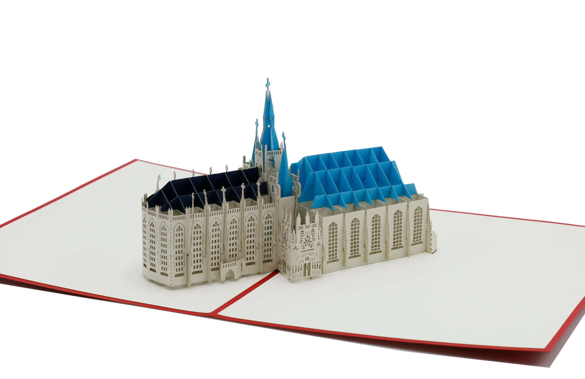Aufgeklappte Pop-up-Karte mit dem Erfurter Dom und der Severikirche aus Papier.