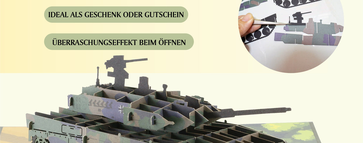 Aufgeklappte Pop-up-Karte mit Panzer, dazu die Hinweise in liebevoller Handarbeit hergestellt, persönlich & kreativ sowie Überraschungseffekt beim Öffnen.