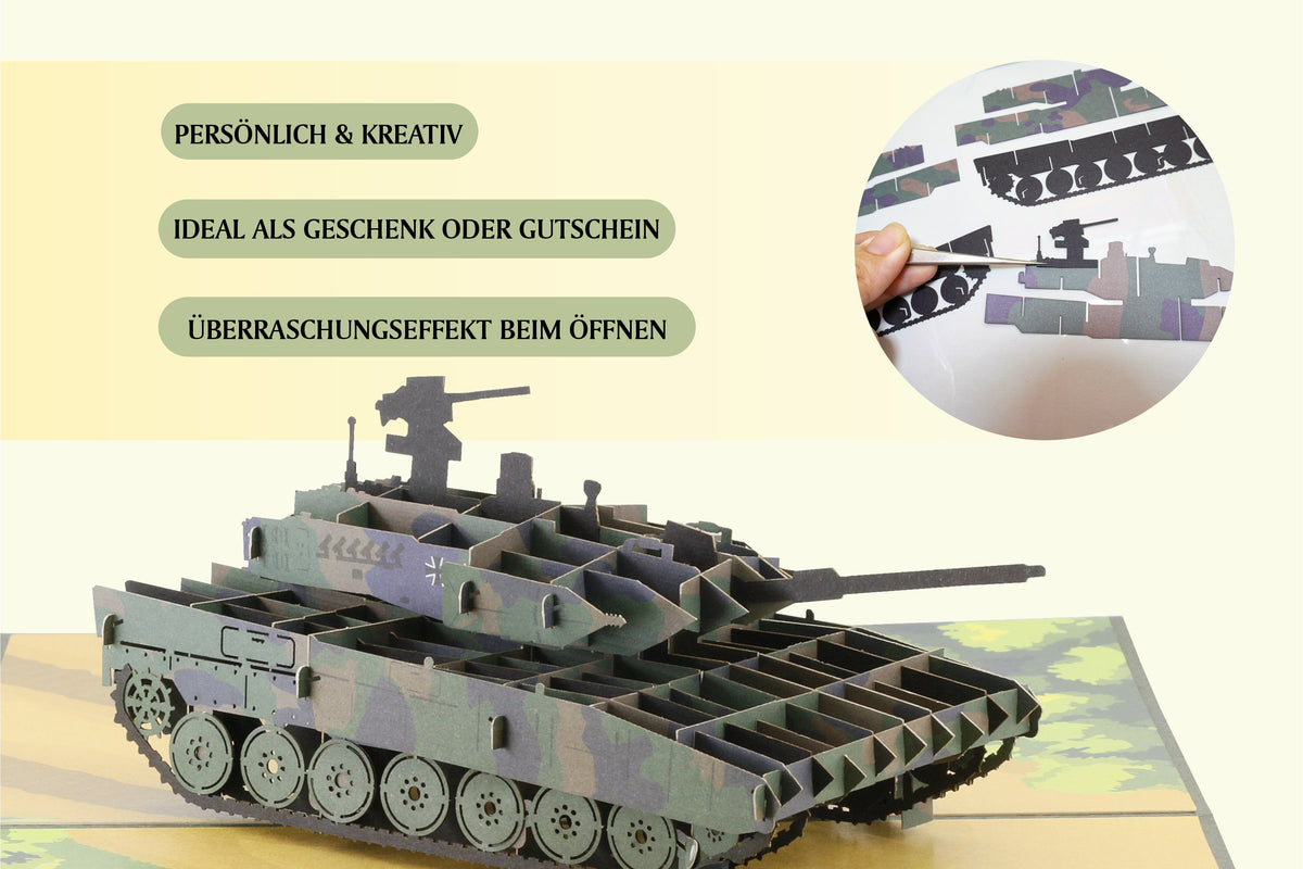 Aufgeklappte Pop-up-Karte mit Panzer, dazu die Hinweise in liebevoller Handarbeit hergestellt, persönlich & kreativ sowie Überraschungseffekt beim Öffnen.