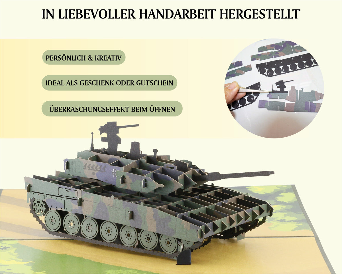 Aufgeklappte Pop-up-Karte mit Panzer, dazu die Hinweise in liebevoller Handarbeit hergestellt, persönlich & kreativ sowie Überraschungseffekt beim Öffnen.