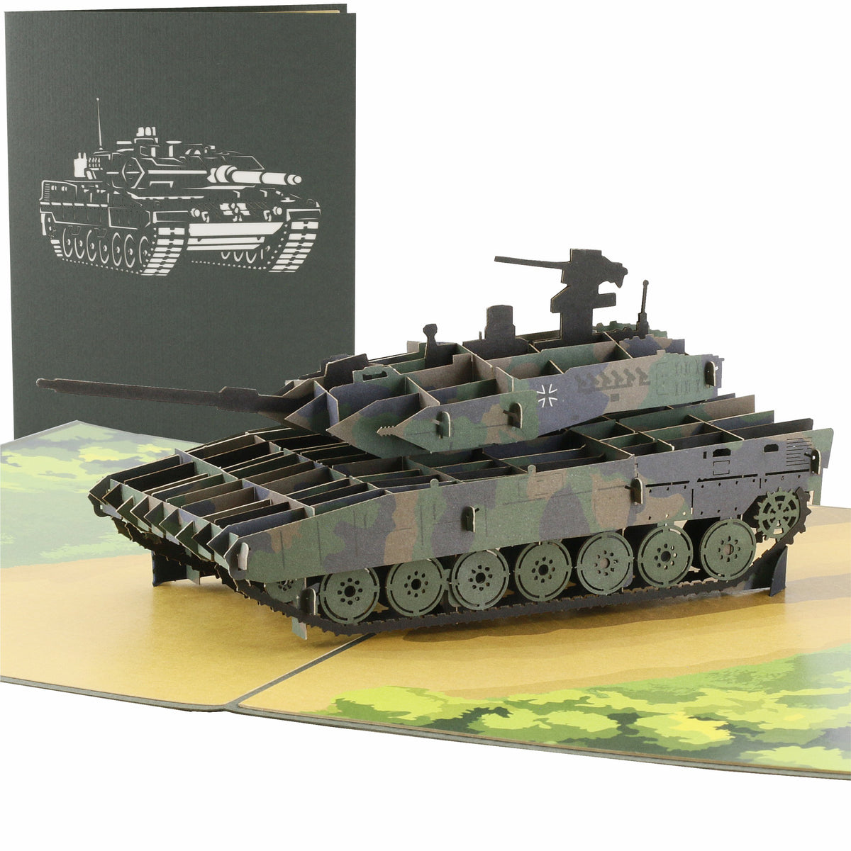 Aufgeklappte Pop-up-Karte mit einem Panzer in Tarnfarben, dahinter die grüne Kartenvorderseite mit Panzer-Scherenschnitt.
