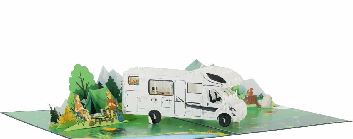 Aufgeklappte Pop-up-Karte mit Wohnmobil, Zelt und Campern vor Bergen, schräg von der Seite fotografiert.