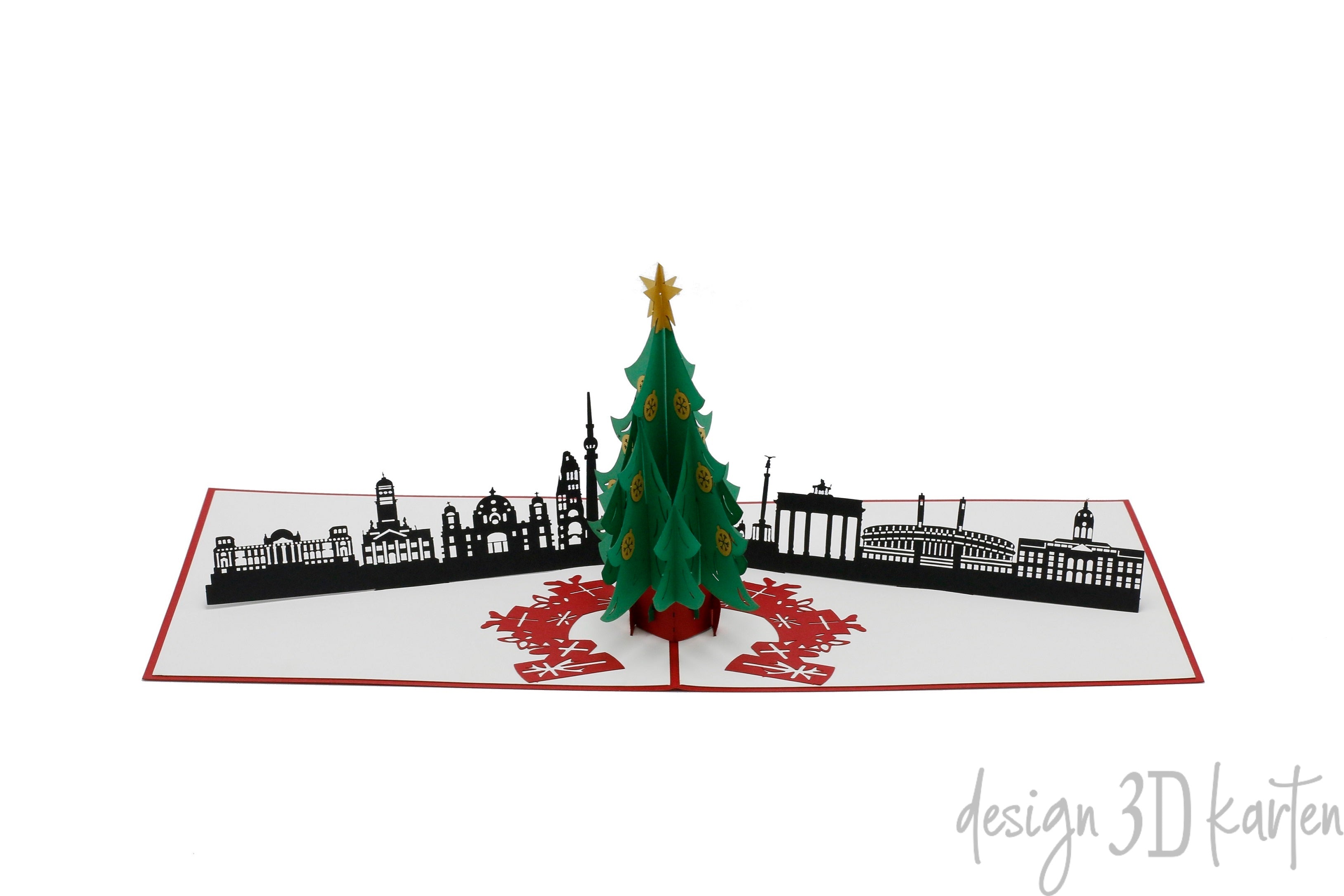 Aufgeklappte Pop-up-Karte mit grünem Weihnachtsbaum vor der Berliner Skyline mit Brandenburger Tor und Fernsehturm.