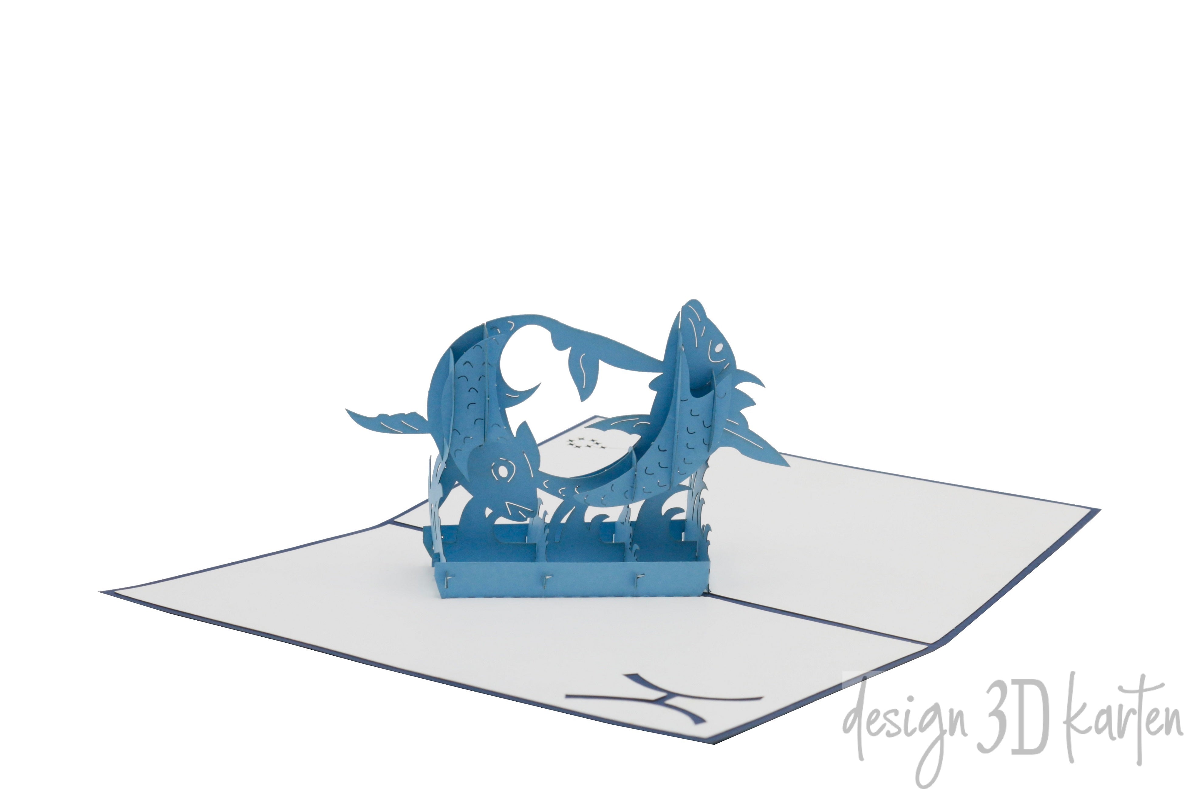 Aufgeklappte Pop-up-Karte mit zwei blauen Fischen aus Papier, daneben Symbol und Sternbild Fische.