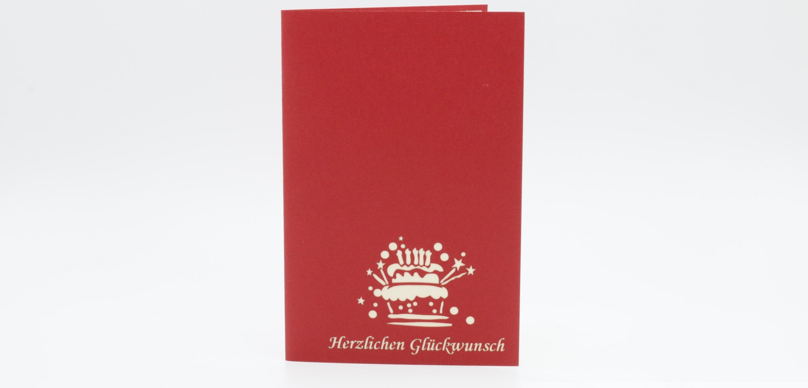 Rote Kartenvorderseite mit einer Geburtstagstorte mit Kerzen als Scherenschnitt und dem Schriftzug Herzlichen Glückwunsch.