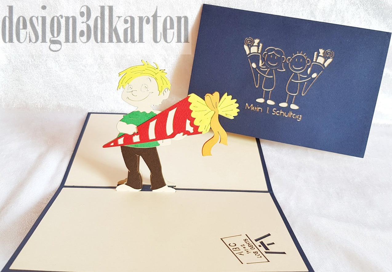 Aufgeklappte Pop-up-Karte mit einem Jungen mit Schultüte, daneben die dunkelblaue Kartenvorderseite mit dem Schriftzug Mein 1. Schultag.