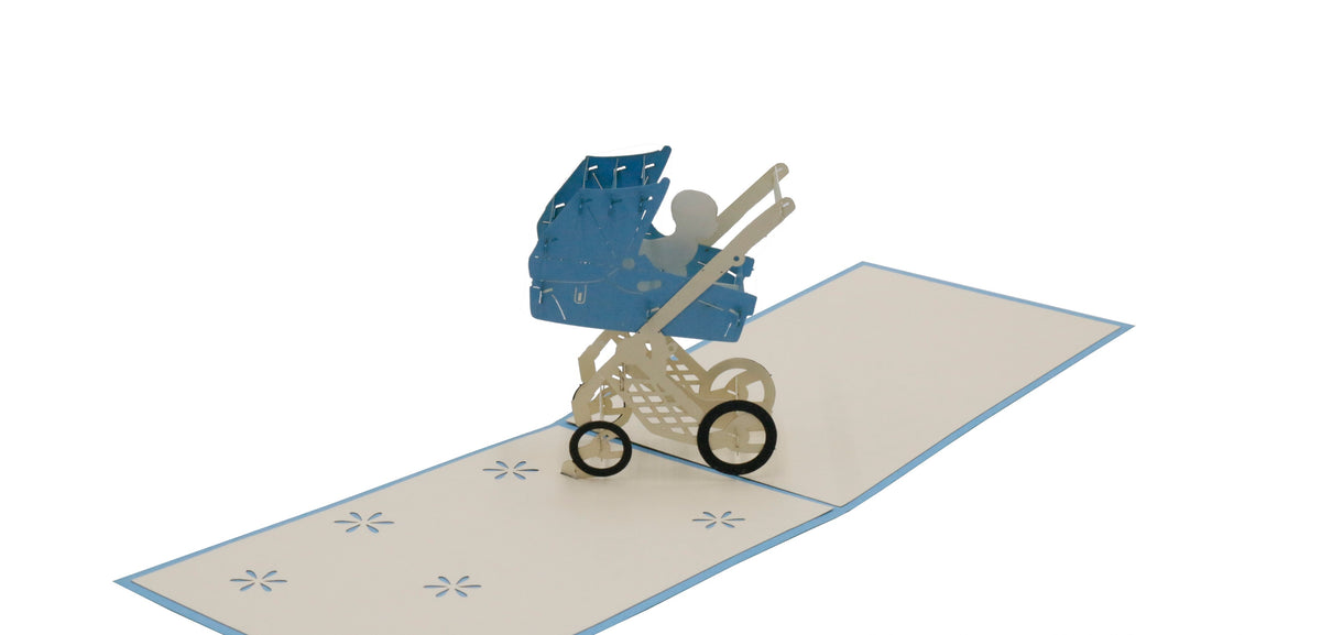 Aufgeklappte Pop-up-Karte mit hellblauem Rand und einem blauen Kinderwagen aus Papier.