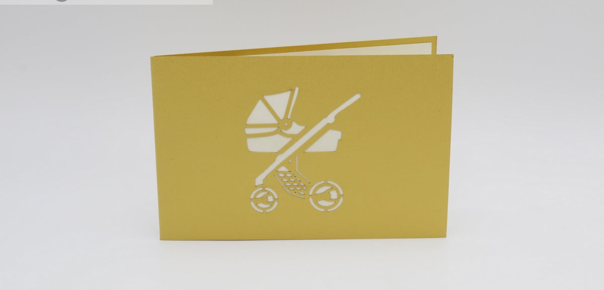 Gelbe Kartenvorderseite mit einem Kinderwagen als Scherenschnitt.