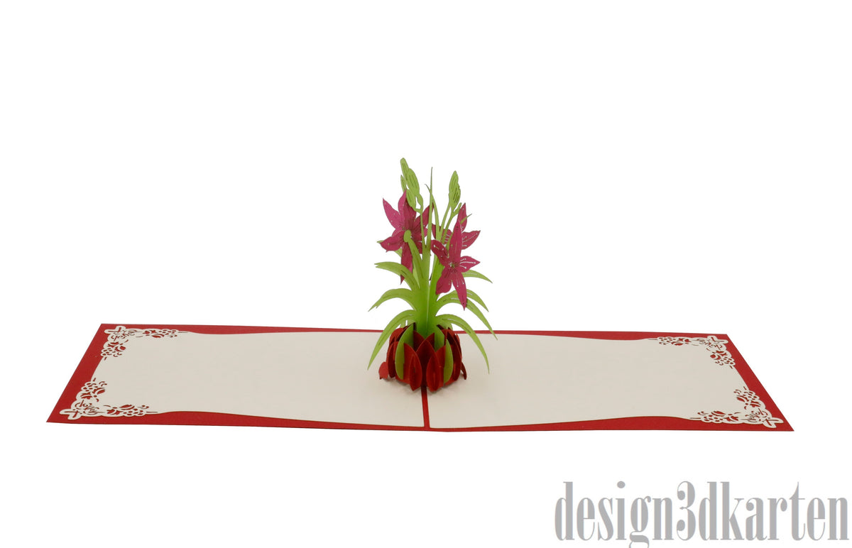Aufgeklappte Pop-up-Karte mit pinken Lilien in einer Vase, flach von vorne fotografiert.