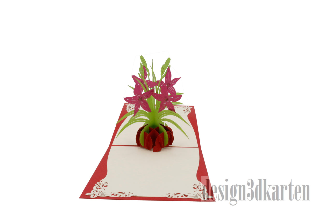 Aufgeklappte Pop-up-Karte mit rotem Rand und einem Strauß pinker Lilien in einer roten Vase.