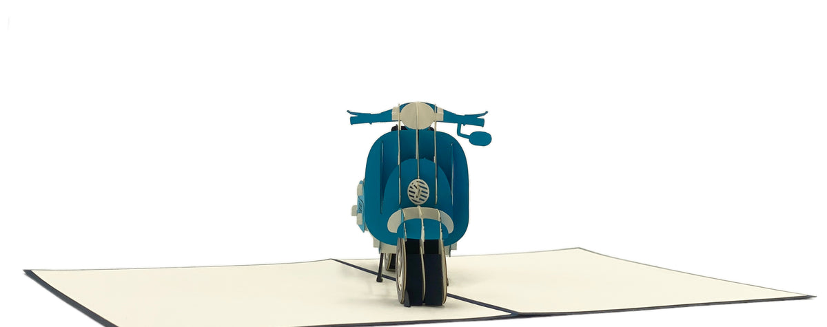 Aufgeklappte Pop-up-Karte mit blauer Vespa, frontal von hinten fotografiert.