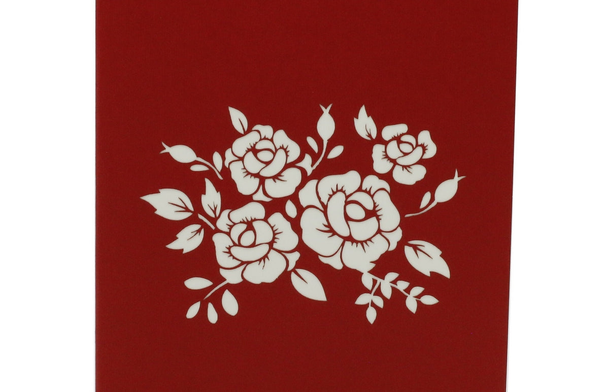 Dunkelrote Kartenvorderseite mit Rosen und Blättern als Scherenschnitt.