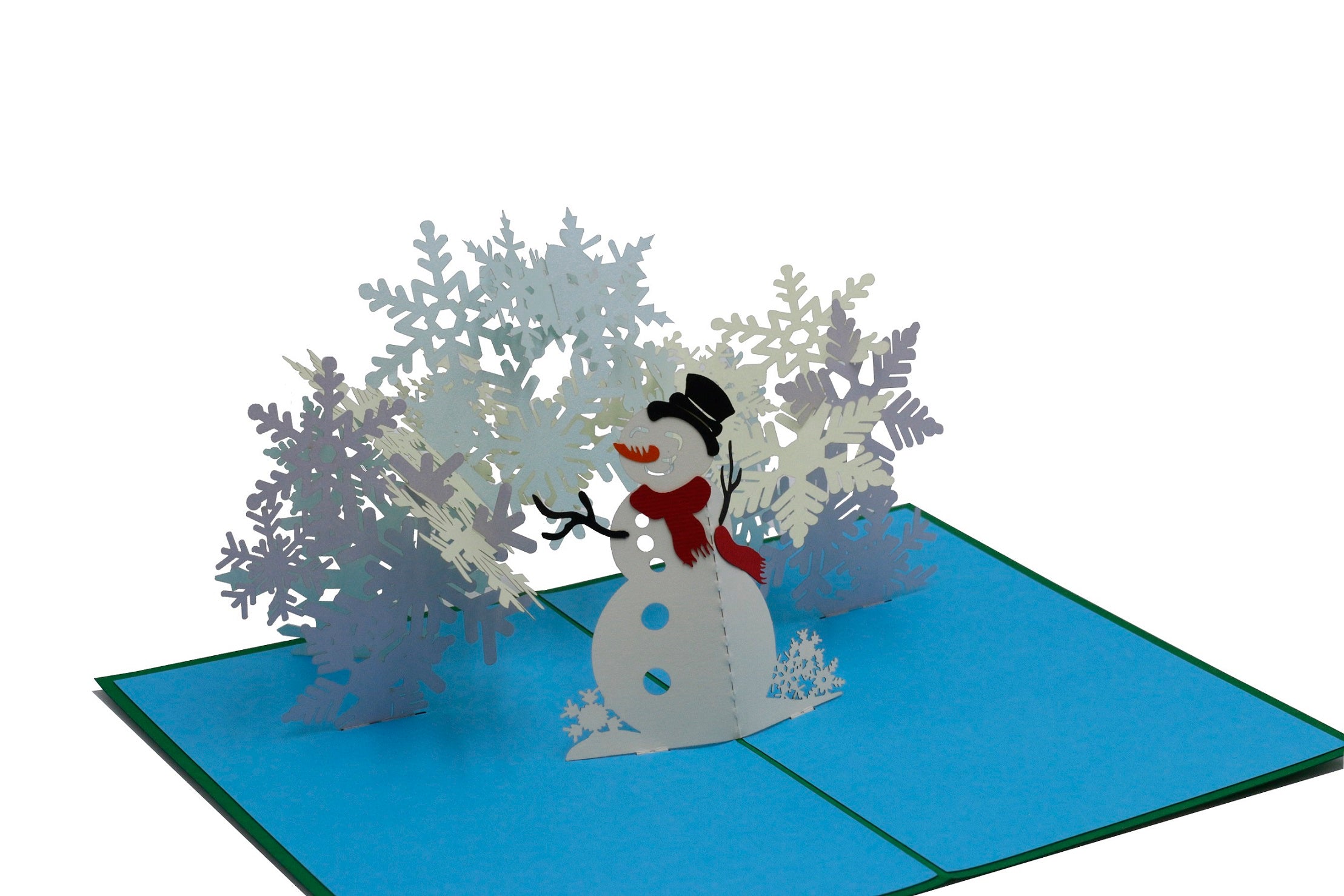 Aufgeklappte Pop-up-Karte mit Schneemann zwischen Schneeflocken, schräg von oben fotografiert.