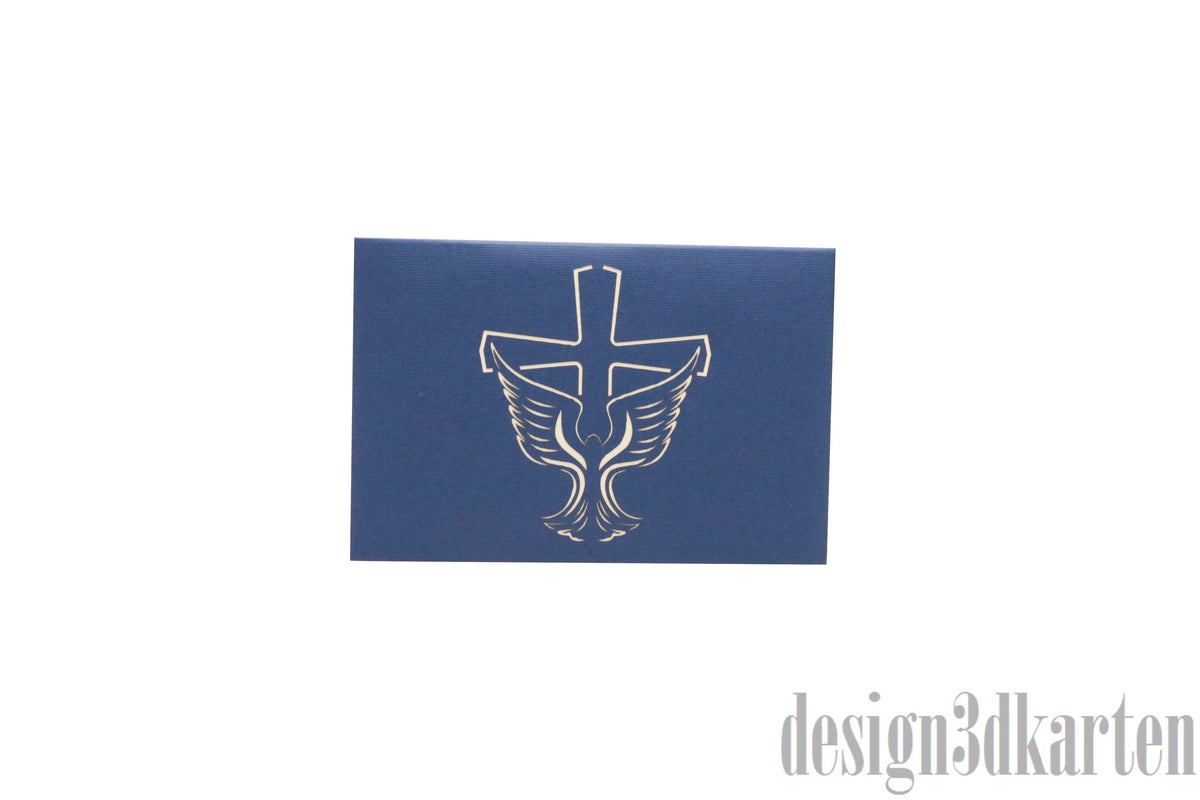 Dunkelblaue Kartenvorderseite mit Taufbecken, Kreuz und Taube als Scherenschnitt.