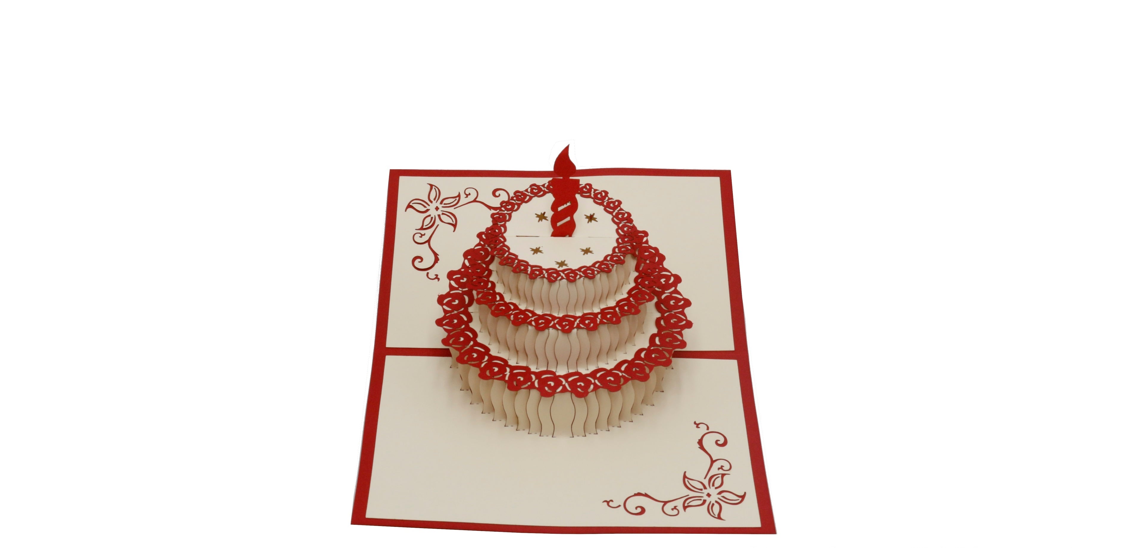 Aufgeklappte Pop-up-Karte mit rotem Rand und einer zweistöckigen Torte mit roter Kerze und rotem Spitzendekor.
