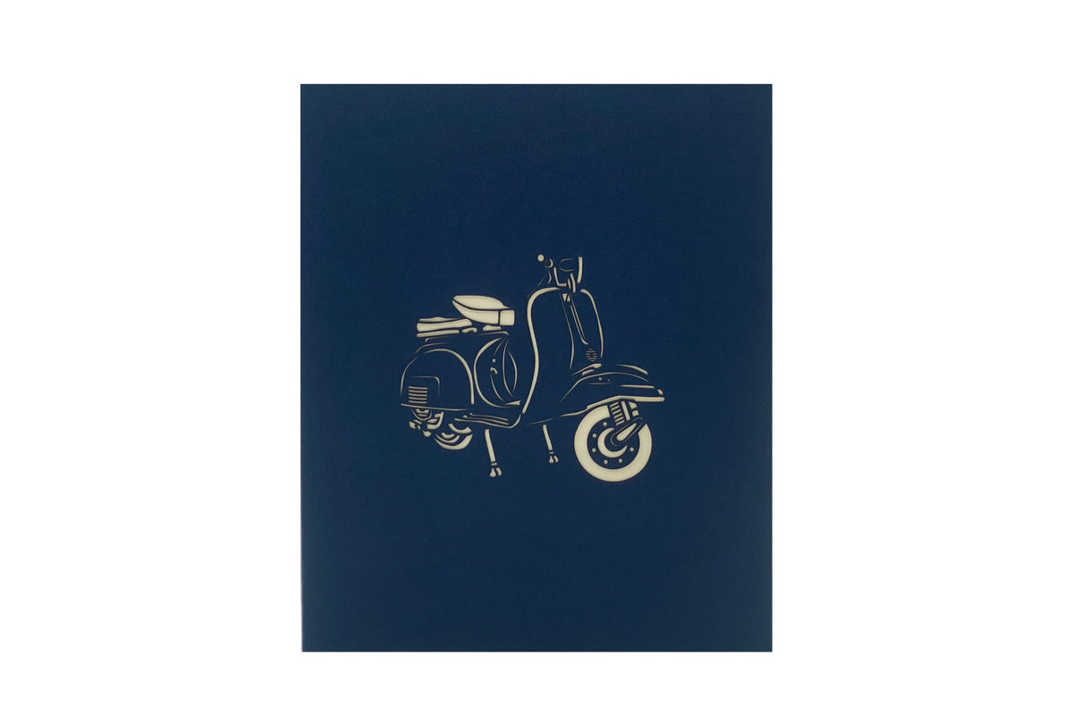 Dunkelblaue Kartenvorderseite mit einer Vespa als Scherenschnitt.