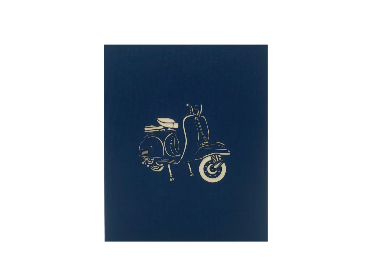 Dunkelblaue Kartenvorderseite mit einer Vespa als Scherenschnitt.