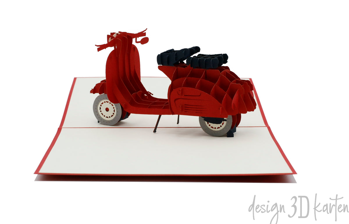 Nahaufnahme der aufgeklappten Pop-up-Karte mit einer roten Vespa auf rotem Rand.