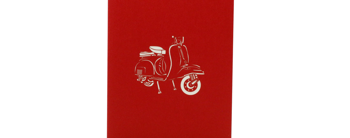 Rote Kartenvorderseite mit einer Vespa als Scherenschnitt.