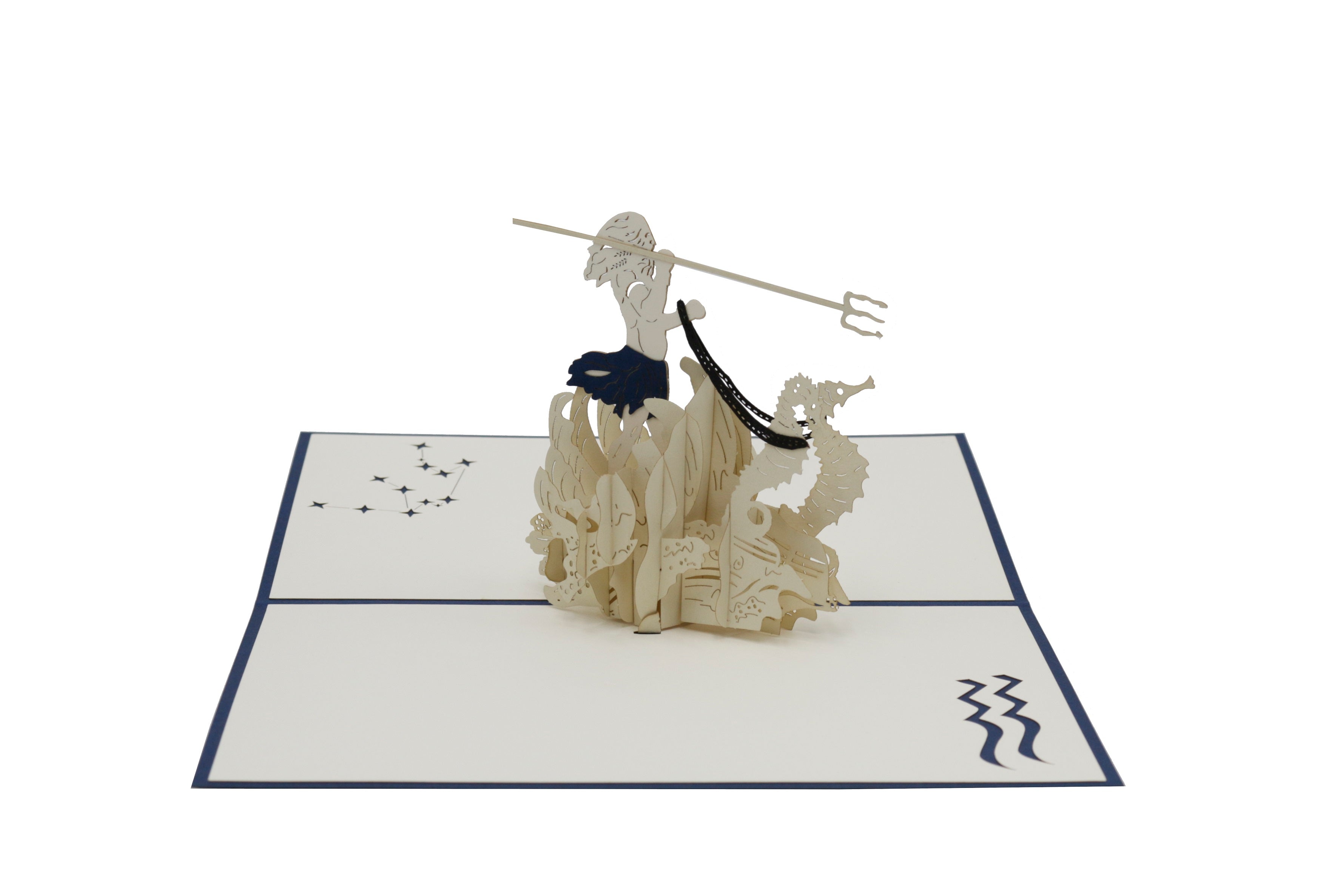 Aufgeklappte Pop-up-Karte mit dem Sternzeichen Wassermann aus Papier, frontal fotografiert.