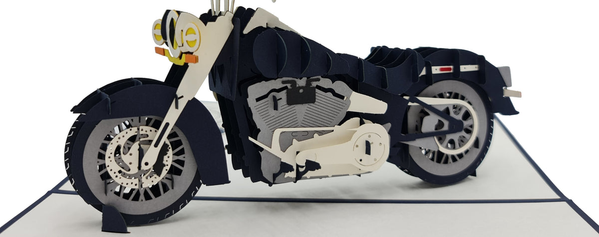 Nahaufnahme der aufgeklappten Pop-up-Karte mit einem detailreichen Chopper-Motorrad.