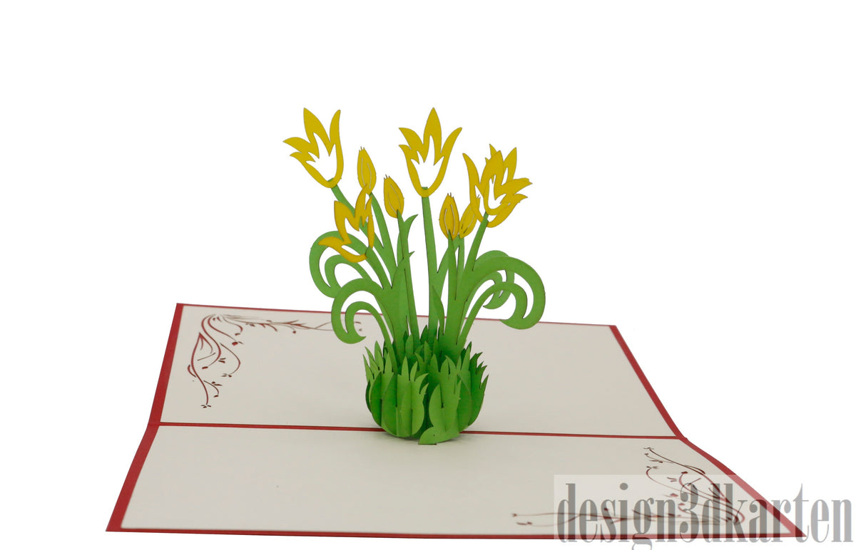 Aufgeklappte Pop-up-Karte mit gelben Tulpen aus Papier, schräg von der Seite fotografiert.