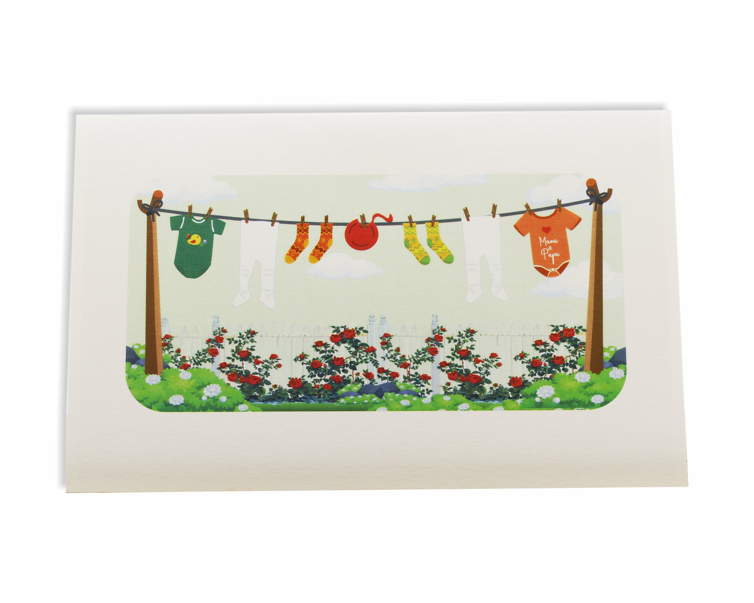 weiße karte mit babywäsche und strampler auf der wäscheleine im garten