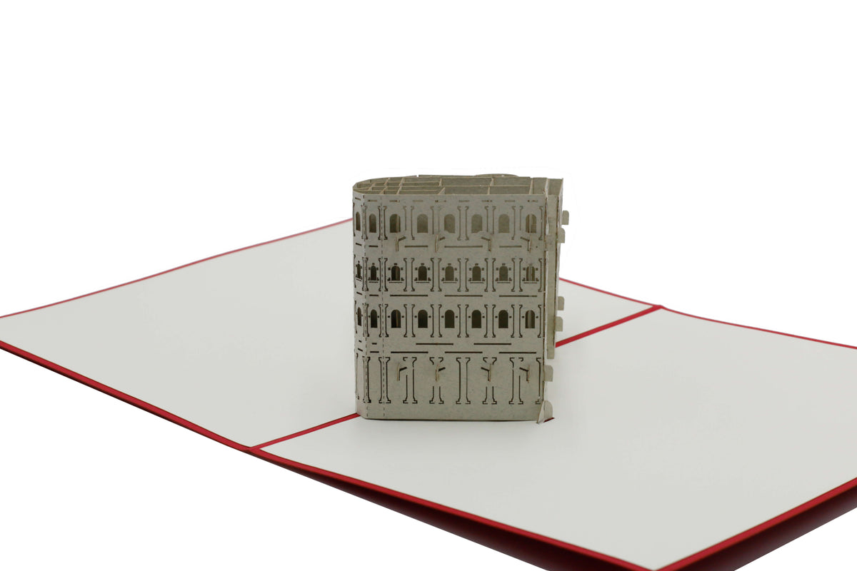 Aufgeklappte Pop-up-Karte mit der Porta Nigra in Trier, von schräg oben fotografiert.
