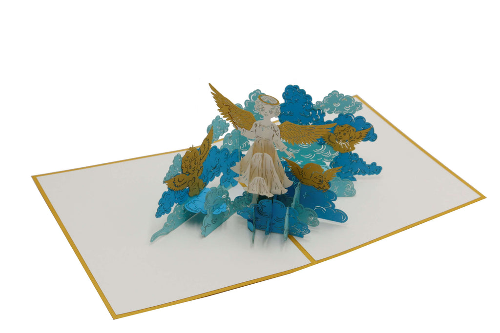 goldene Karte mit blauen wolken und einem Schutzengel