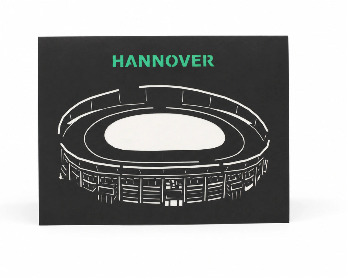 Pop-up-Karte Hannover geschlossen: schwarzes Cover mit lasergeschnittenem Fußballstadion und grünem Schriftzug HANNOVER