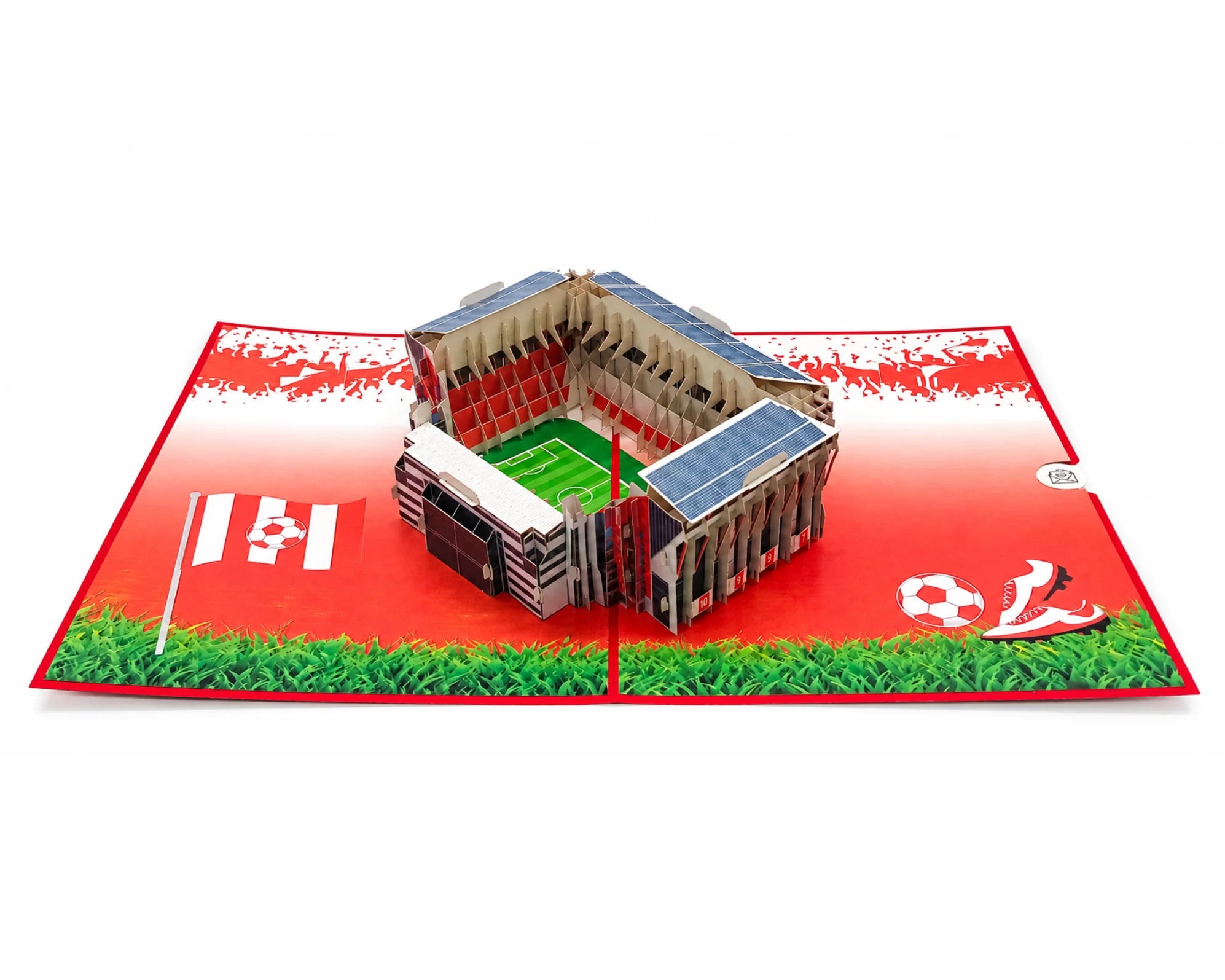 Aufgeklappte 3D-Karte Kaiserslautern: Papierstadion mit grünem Spielfeld, roter Fankulisse, Fahne und Fußballschuh