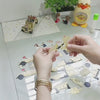 Video: Herstellung der Pop-up-Karte Hochzeitsauto – die weißen Papierteile des Autos werden von Hand zusammengesetzt.