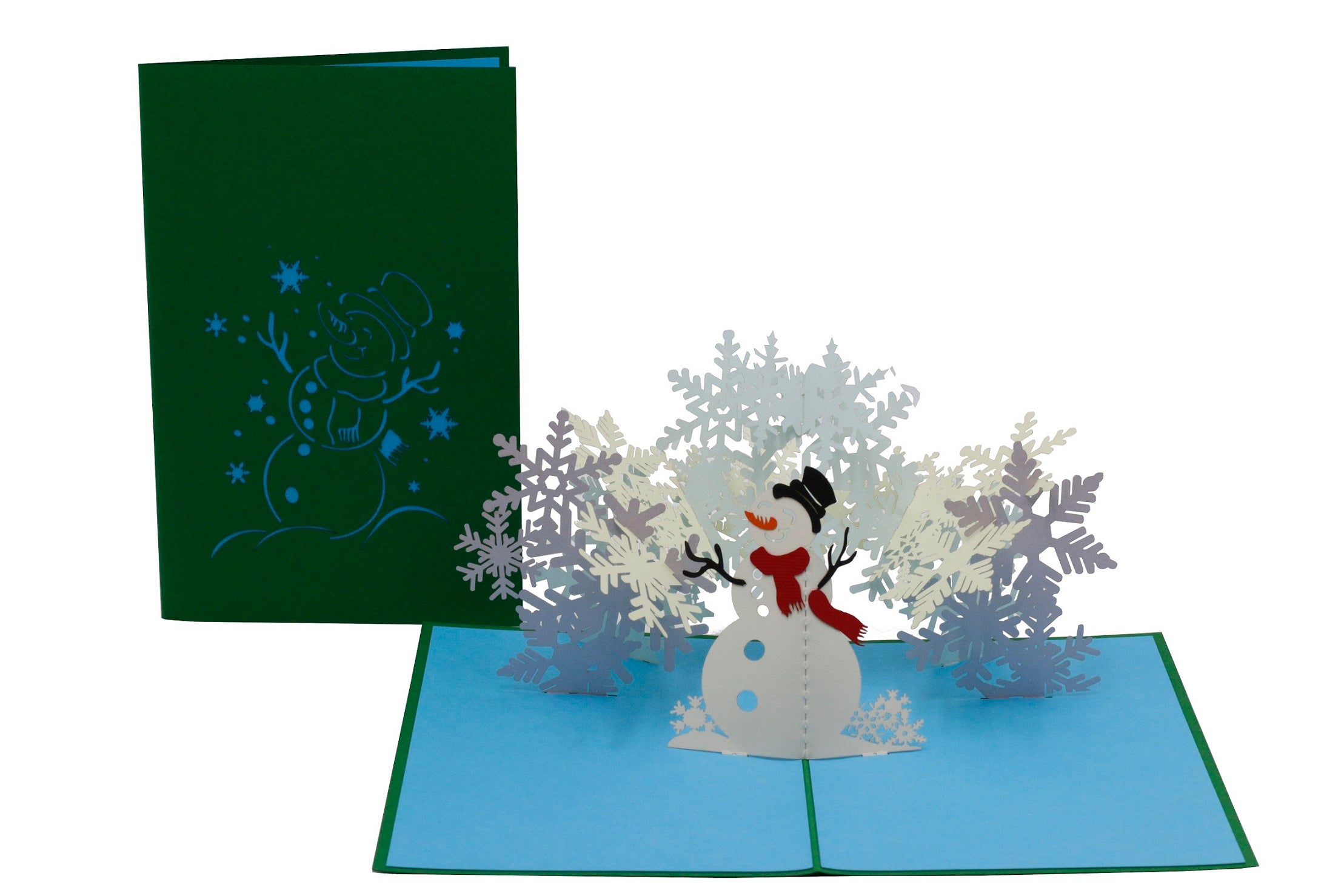 Aufgeklappte Pop-up-Karte mit blauem Innenteil und einem Schneemann zwischen großen Schneeflocken, daneben die grüne Kartenvorderseite mit Schneemann-Scherenschnitt.